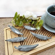 秋葵 | 冰裂青瓷釉筷架