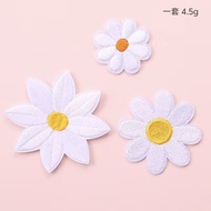 White Daisy Embroidery Patch Sticker Luggage Clothing Accessories Coat Headwear Home-produced Self-s