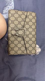 GUCCI 經典雙G銀包連蛇頭扣