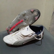White pum4 adult men's soccer shoes