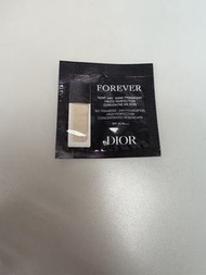 Dior 恆久貼肌柔霧粉底液