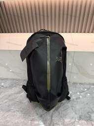 🤩必備後背包🤩 機能天花板始祖鳥Arc'teryx Arro 22 防潑水耐磨通勤登山兩用後背包 | 22L黃金收納容量 | 壓膠防水主拉鏈 | 抗撕裂複合面料 | 透氣減壓背帶|