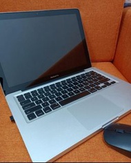 apple macbook pro 13.3吋 2010版 正常 清屋價 睇戲正 當零件機賣 純機