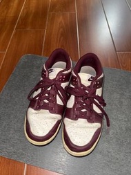 Nike Dunk Low 酒紅色