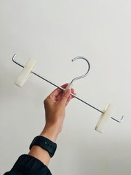 Muji 掛裙/掛褲 衣架 $60 5個 (原價 $100 4個)