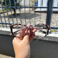 READING GLASSES WITH PLUS LENS - NEAR-SIGHTEDNESS - DR830