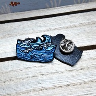 O-fish-ially Free / 襟章