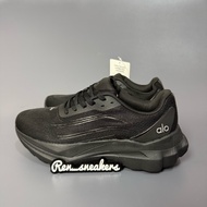 ALO RUNNER BLACK YOGA SHOES