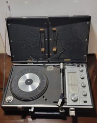 早期Sanyo 手提式唱盤收音機