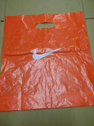 Nike 橘色塑膠手提袋/有使用皺摺痕跡/可以裝一個一般尺寸的鞋盒