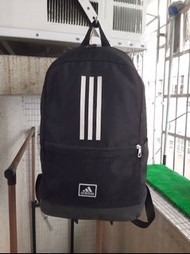 【adidas 愛迪達 大容量後背包】adidas 愛迪達 復古 古著 Vintage 年代 老包 背包 後背包 潮流 工裝 運動 都會 時尚 文青 品牌 潮牌 街頭 尼龍 機能 中性 百搭 Y2K 收納 OUTDOOR 戶外 登山 旅遊 環島 收藏 打球 陽光 型男 辣妹 韓系 日系 歐美 飾品 穿搭 山系 運動 休閒 老品 老物 復古 美式 氣質 文青 質感 辦公 古友