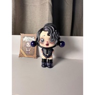 POPMART Skullpanda Addams Family (Parker)