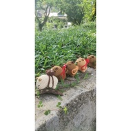 卡皮巴拉玩偶背书包卡皮巴拉钩织玩偶草莓玩偶
