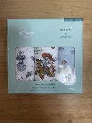 Aden + Anais 迪士尼玩具總動員系列經典紗布嬰兒包巾。
