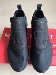 全新Reebok 全黑運動鞋