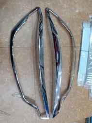 Bộ ốp viền đèn pha mạ crom xe Suzuki Ertiga 2019-2020