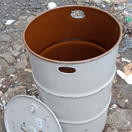 Tong sampah kapasitas 50 liter dalemnya di cat kondisi bekas
