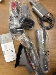 Dyson V8 充電器及配件