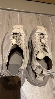 Hoka涼鞋