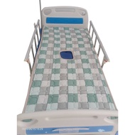 ผ้าปูเตียงพยาบาลหรือขนาดเตียง 3 ฟุต ผ้าฝ้ายเย็บ 3 ชั้น มีให้เลือก 2 แบบ มีช่องขับถ่ายและไม่มีช่องขับถ่ายบนเตียง