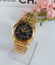 SEIKO 5 Automatic รุ่น SNKL40K1 นาฬิกาข้อมือผู้ชายสายแสตนเลส สีทอง หน้าปัดโรมันสีดำ - ของแท้ 100% รับประกันสินค้า 1 ปี