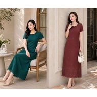 Middle-aged Long Straight Dress Covering the Belly and Slim Waist with Elegant Perforated Embroidery