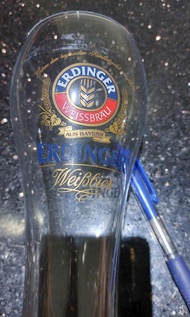 【Erdinger 0.5l pint glass 啤酒杯 】|絕版||（古董古藉二手限量舊版）【90％ new】適合戶外旅遊、行山、水上運動、游泳、單車、bbq燒烤活動人仕、私人秘境外露營Camping 、玩足球、籃球、車位車中泊等郊遊非教科書學習，非打switch, 打PS，運輸交通，用途廣泛，名牌地段易合返工兒童返學用【Covid 抗疫私人party premise 】