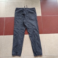 GU L grey jogger pants