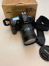 Nikon D70s DX w/ 18-200mm full set