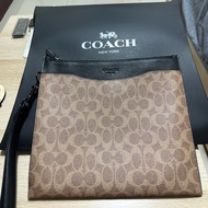 Coach 經典款手拿包