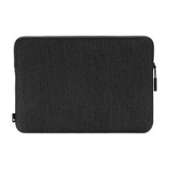 incase - Compact 保護殼採用 Woolenex 材質，適用於 13 吋 MacBook Pro 和 MacBook Air Retina - 石墨色