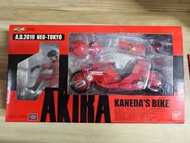 大友克洋的經典動畫電影《AKIRA》（阿基拉）萬代（Bandai）生產的「超合金魂」系列「PX-03 金田的機車」