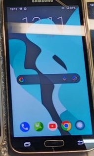 經典旗艦三星s5內部空間32g，正面home鍵下方有裂痕不影響使用，home鍵左邊按鍵沒反應可用全螢幕手勢操作，送16g micro sd記憶卡