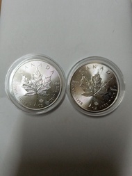 2016楓葉銀幣  一安士 9999银 少氧化兩只出售 $1500