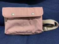 Doughnut 山系  粉色 輕便 防水 斜咩袋 實用袋 clutch bag