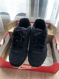 全新NIKE MD RUNNER 2 SE日本帶回，罕見全黑麂皮女生女性復古運動球鞋5.5.號、22.5、36號