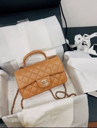 已售😊 包質屋 大mini 奶茶金 Chanel Bag mini flap top handle 羊皮 香檳金扣 2.55 mini classic flap 金球 黑金牛 黑銀 魚子醬 心心 方胖
