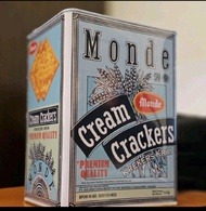 Monde cream creackers biscuit kaleng