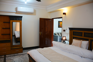 อพาร์ตเมนต์ 3 ห้องนอน 3 ห้องน้ำส่วนตัว ขนาด 500 ตร.ม. – ไสดูชารีฟ (Khyber Guest House & Restaurant, 
