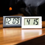 LIANG เล็กๆน้อยๆ นาฬิกาสามเหลี่ยมขนาดเล็ก เอบีเอสเอบีเอส ปิดเสียง นาฬิกาตั้งโต๊ะดิจิตอล ใช้งานง่ายๆ ง่ายๆ แสดงเวลา