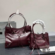 T Trendy Paris Rivet Motorcycle Bag ABG Hot Girl Bag Large Capacity One Shoulder Crossbody Handbag