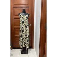 2hand dress.