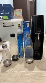 SodaStream Spirit 氣泡水機(黑) +水滴型專用水瓶+ 二氧化碳補充鋼瓶425g