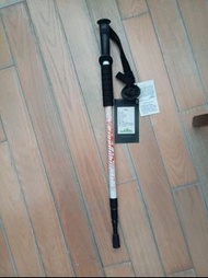 三折伸縮登山杖，有彈簧