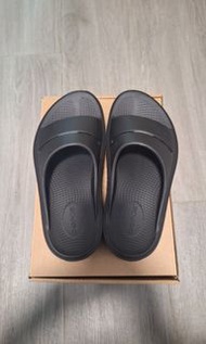 OOFOS Women's OOmega OOahh Sandal - Black
