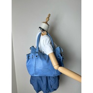 Authentic Second-Hand Vintage Bag axes femme Blue Leather Beautiful Shape Can Be Worn On The Shoulde