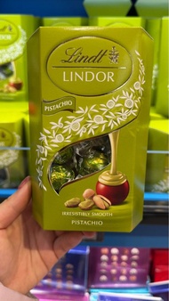 (歐洲代購)Lindt LINDOR Pistachio Milk Chocolate Truffles 200g 開心果朱古力