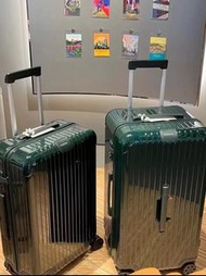 rimowa essential trunk plus size 33"