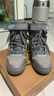 NIKE WMS AIR REVOLUTION SKY HI 24.5