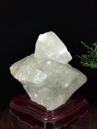 原石擺件 奇石擺件 天然冰洲石 完整大晶體帶座高27×24×16公分 重9.5公斤  編號100091